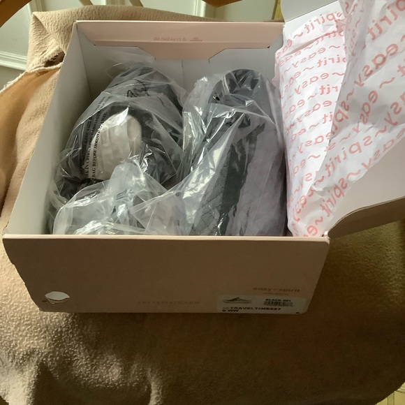 New in the box Black Traveltime Easy Spirits 9WW 9 Double Wide - Picture 7 of 8